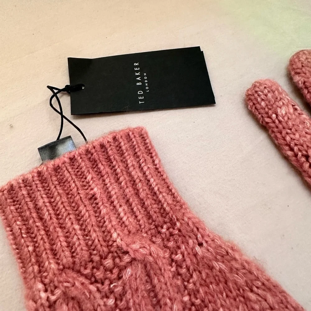 NWT Ted Baker London Cable-Knit Wool Gloves – Blush Pink NWT